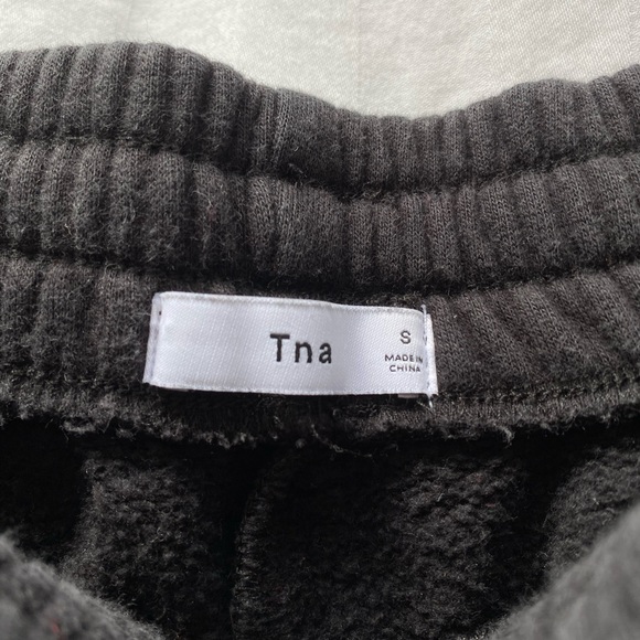 TNA The Iconic Sweatpants Black - Picture 2 of 2